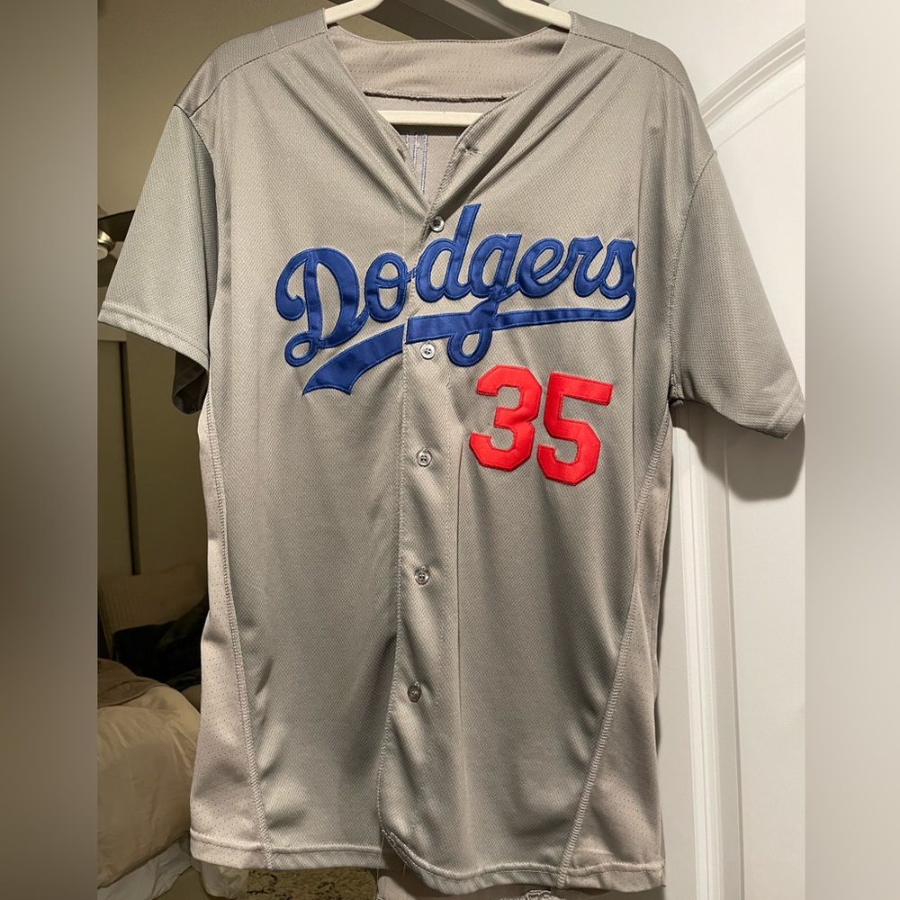 Mens Dodgers Jersey Size Medium.